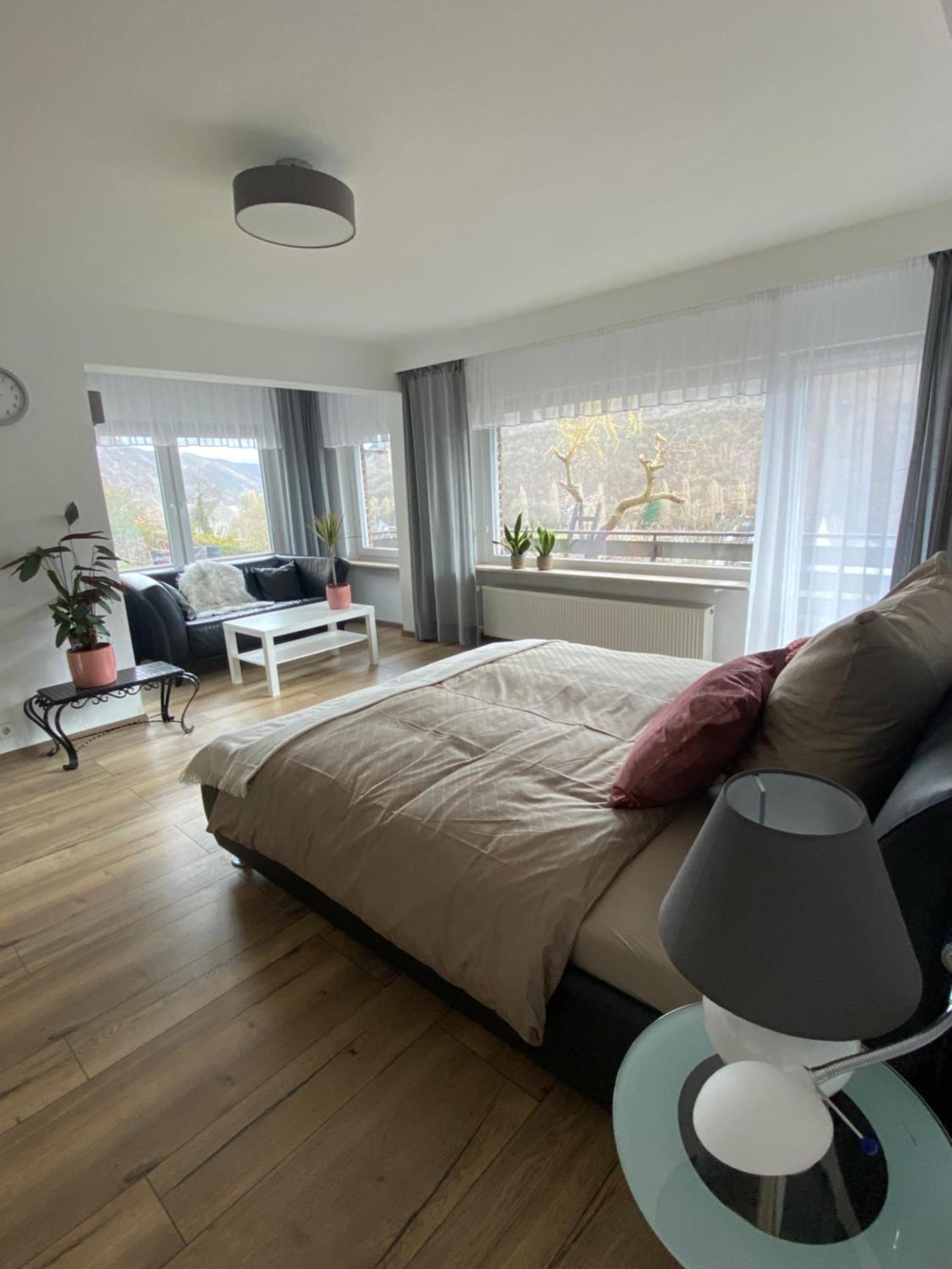 Pension Mit Moselblick Klotten Exterior foto